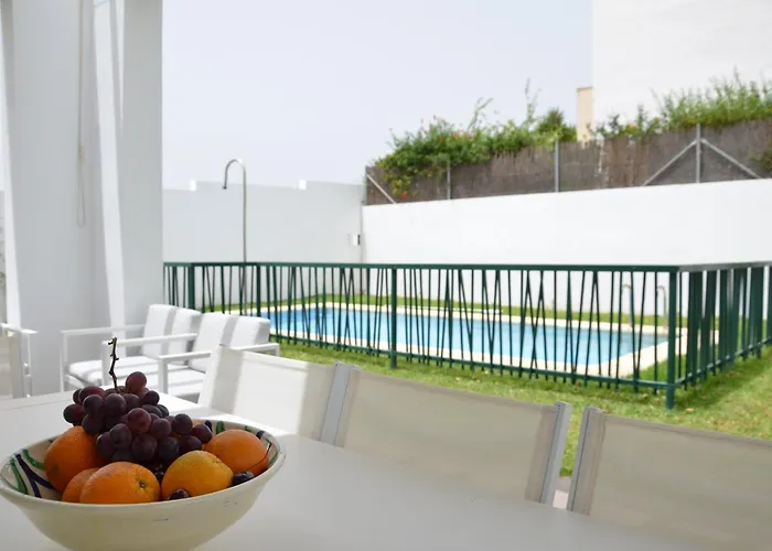 Puntalejo Por Living Cadiz * كونيل ذي لا فرونتيرا